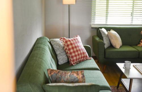 South Hills House | Cozy 3-bedroom family home - sleeps 8, great coffee