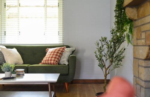 South Hills House | Cozy 3-bedroom family home - sleeps 8, great coffee