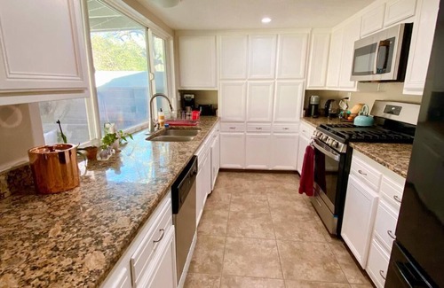 Northeast Heights House | Cozy 3-Bedroom Getaway with Yard, Driveway and Garage