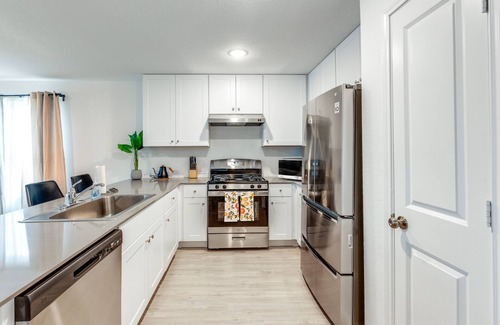 New Braunfels Cabin | Cozy 3-Bedroom Home - Perfect for Extended Stays!