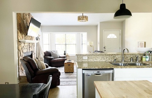 Southside House | Cozy 3-bedroom house with WiFi, AC in awesome Jacksonville