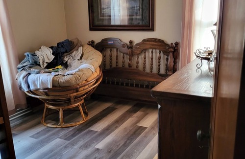 Lena House | Cozy 3 bedroom house off the Historical Stage Couch Trail in Lena Ill