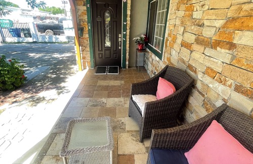 Southeastern Sacramento House | Cozy 3-bedroom house in charming Sacramento with WiFi, AC