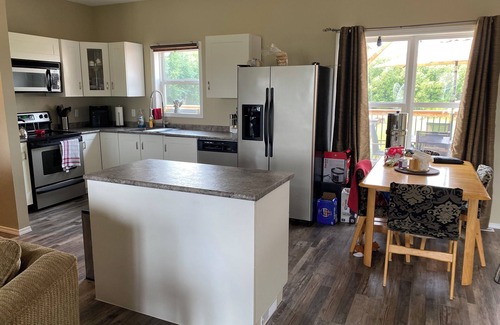 Winnipeg Beach House | Cozy 3-bedroom Year Round house in Winnipeg Beach with AC,Heat WiFi. Come relax.
