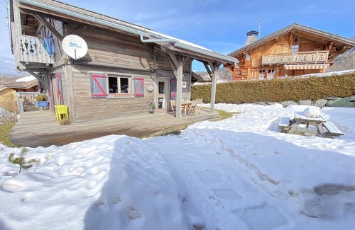 Les Carroz-d'Araches Ski Chalet | Cozy 3-BR Chalet in Quiet Area - Near Slopes, Fireplace, WiFi, Garage