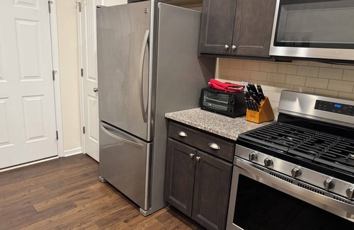 Durham House | Cozy 3-BR sleeps 6 South Durham UNC, min to Duke, RTP, Airport Master w King bed