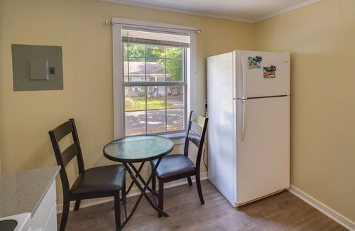 Gulfport Cottage | Cozy ‘3 Oaks Cottage’ in Gulfport: Close to Beach!