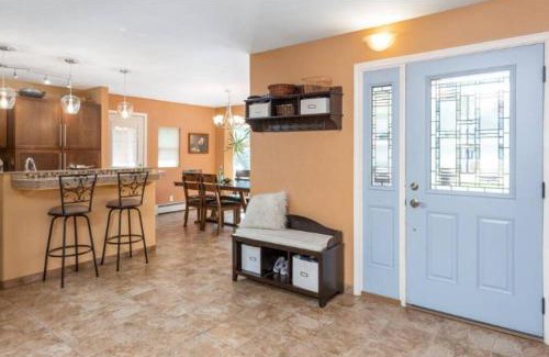 Midtown Anchorage House | Cozy 3B Retreat Central Anchorage 8Min Airport