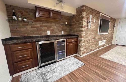 Midtown Anchorage House | Cozy 3B Retreat Central Anchorage 8Min Airport