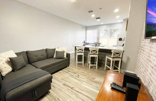 Crestwynd Bay House | Cozy 3BR Townhouse Next Disney