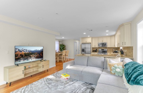 Lower Vailsburg House | Cozy 3BR with Easy Access to NYC, Seton Hall + American Dream Mall