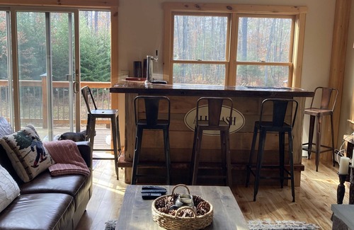 Bethel House | Cozy 4 bed Ski Home Conveniently Located close to Mountain and Downtown