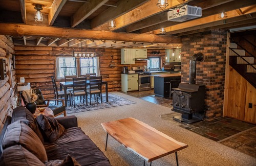 Coudersport Cabin | Cozy 4-bedroom cabin in Coudersport with View, Games, Fire Pit & Screen Porch