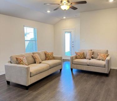 Anna House | Cozy 4 Bedroom Home