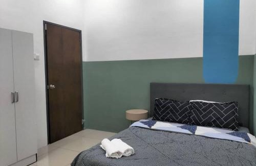 Kampung Keladi House | Cozy 4 bedrooms Double Storey Homestay, in front Kulim Central Mall