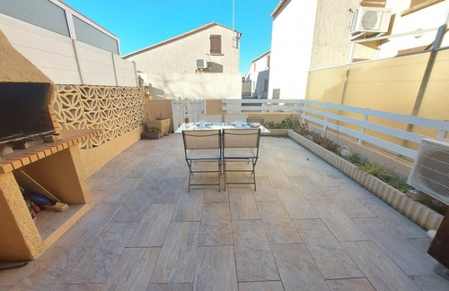Marseillan Plage Apartment | Cozy 4-Person Beachside Home with AC, Terrace & Parking