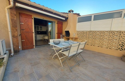 Marseillan Plage Apartment | Cozy 4-Person Beachside Home with AC, Terrace & Parking