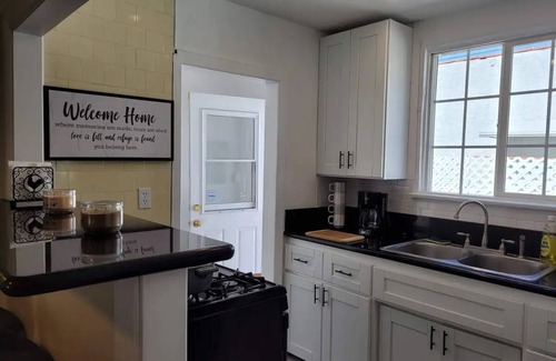 South Gate House | Cozy 4bds*, Close2Everything, Free Parking (1 car)/Wifi, 15min to everything