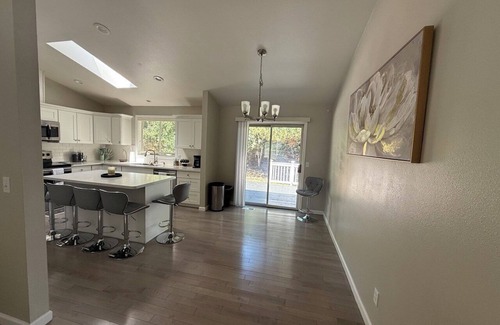 Federal Way House | Cozy 5-bedroom house and 3 baths next to Wild Waves Theme & Water Park AC, WiFi