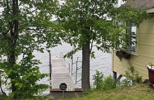North Vassalboro Cabin | Cozy 500sf cabin with private dock