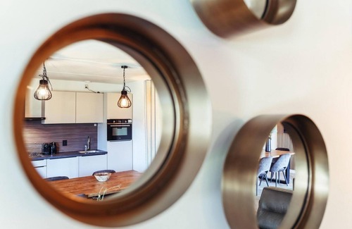 Voorthuizen House | Cozy 6-person bungalow in the Veluwe with a garden, modern kitchen, and car-free location at Recreatiepark De Boshoek. Enjoy peace and nature!