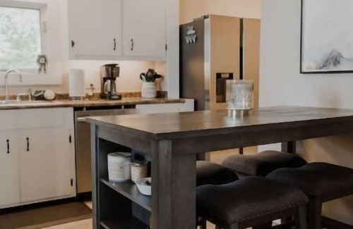 North Brookhaven Cabin | Cozy A-frame in North Georgia mountains with NEW hot tub