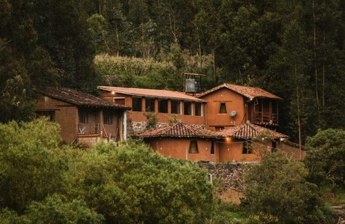 Urubamba House | Cozy Adobe Home with Gorgeous River & Mountain View 10 min from town