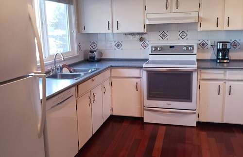 Delta House | Cozy and Bright Family Friendly Home