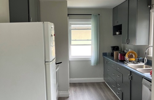 Oakville House | Cozy and Cheerful 2 bedroom home