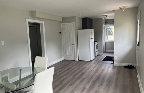 Oakville House | Cozy and Cheerful 2 bedroom home