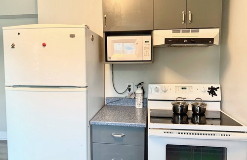 Oakville House | Cozy and Cheerful 2 bedroom home