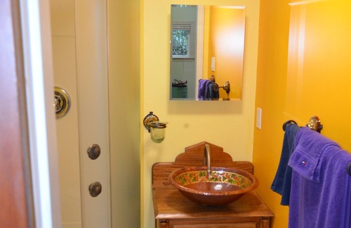 Courtenay Cottage | Cozy and private self-contained bachelor cottage