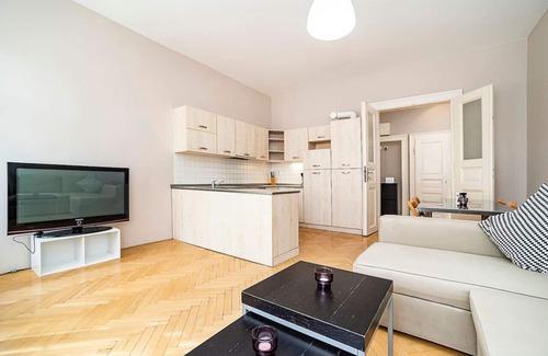 Zizkov Condo | Cozy and sunny apartment in uptown