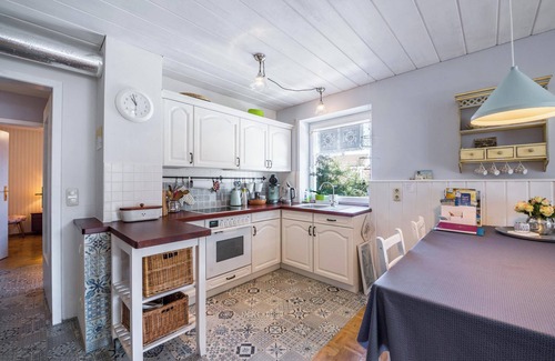 Bergen Apartment | Cozy Apartment Chiemgau Idyll with Mountain View, Wi-Fi, Garden & Terrace