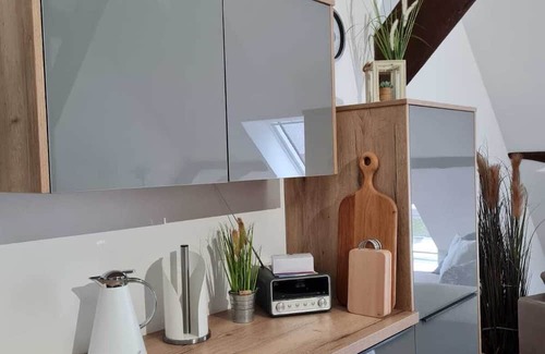 Bad Zwischenahn Apartment | Cozy apartment for 1-2 persons. The approx. 60m² large and very chic 2-room apartment for 1 to 2 persons is located on the Ahrenshof in the heart of Bad Zwischenahn.