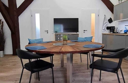 Bad Zwischenahn Apartment | Cozy apartment for 1-2 persons. The approx. 60m² large and very chic 2-room apartment for 1 to 2 persons is located on the Ahrenshof in the heart of Bad Zwischenahn.