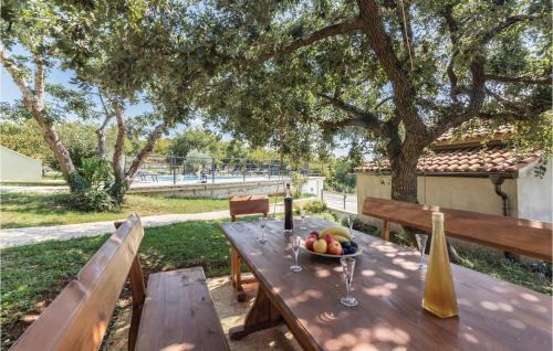 Kurili Apartment | Cozy Apartment In Pilkovici With Wifi