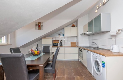 Pucisca Apartment | Cozy apartment in Pucisca with WiFi