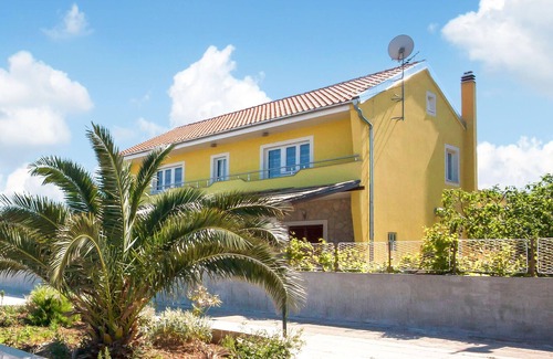 Krapanj Apartment | Cozy apartment in Sibenik with kitchen