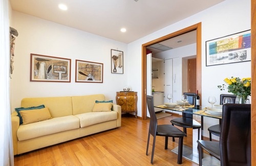 Celio Apartment | Cozy Apartment in St. John - Yellow