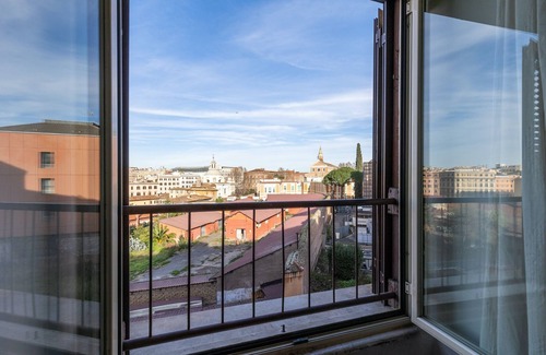 Celio Apartment | Cozy Apartment in St. John - Yellow