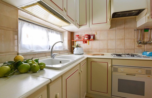 Trappeto Apartment | Cozy apartment in Trappeto with WiFi