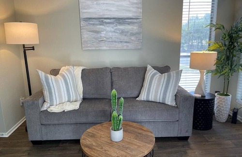 Comal Bluff Apartment | Cozy apartment minutes from SOCO