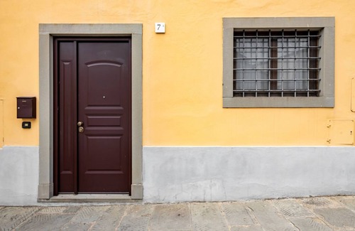 Settignano Apartment | Cozy apartment of about 40 sqm, for 4 people, located on the ground floor of a renovated building. The accommodation is located in the main square of Settignano (hamlet of Florence), a small hillside village just 8 km from the center of Florence. Settign