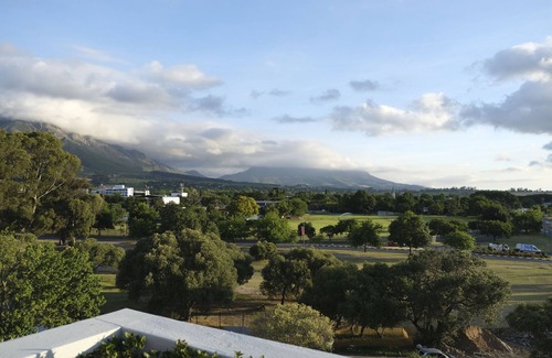 Stellenbosch Central Apartment | Cozy apartment with WiFi and AC in charming Stellenbosch