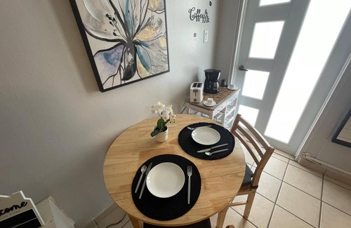 Puerto Nuevo Apartment | Cozy apartment with balcony, parking and security. AC WIFI SAN JUAN