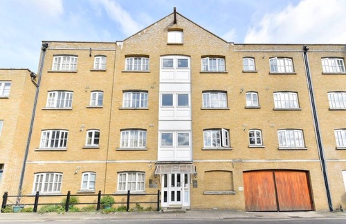 Waterloo Apartment | Cozy apartment with parking & patio