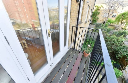 Waterloo Apartment | Cozy apartment with patio