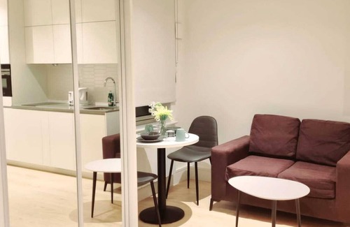 Valentines Apartment | Cozy Apartments Near Ilford Station London Free Wi-Fi & Netflix