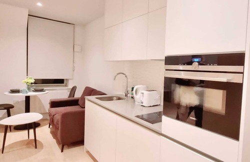 Valentines Apartment | Cozy Apartments Near Ilford Station London Free Wi-Fi & Netflix